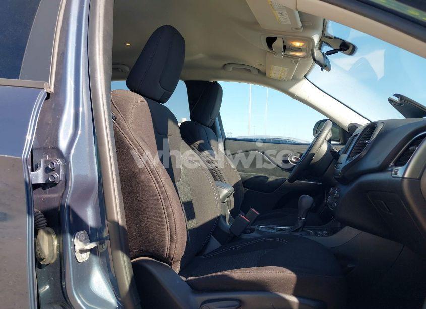 Photo 5 of 2020 Jeep Cherokee LATITUDE FWD (VIN 1C4PJLCBXLD569784)