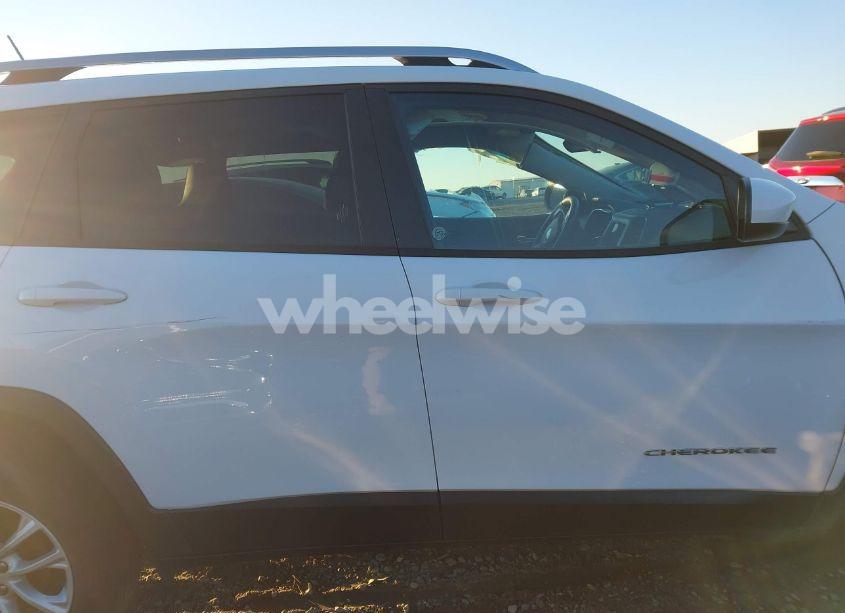 Photo 13 of 2020 Jeep Cherokee LATITUDE FWD (VIN 1C4PJLCBXLD640272)