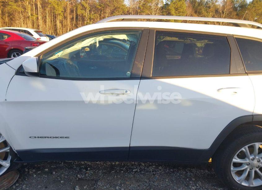 Photo 14 of 2020 Jeep Cherokee LATITUDE FWD (VIN 1C4PJLCBXLD640272)