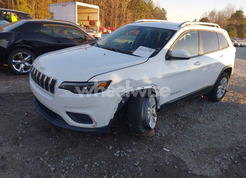 Photo 2 of 2020 Jeep Cherokee LATITUDE FWD (VIN 1C4PJLCBXLD640272)