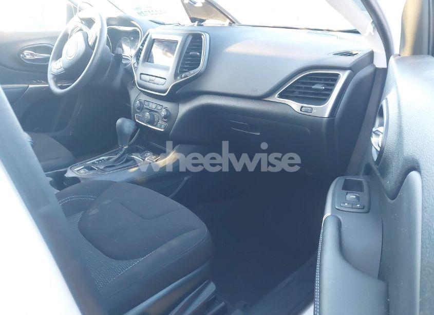 Photo 5 of 2020 Jeep Cherokee LATITUDE FWD (VIN 1C4PJLCBXLD640272)