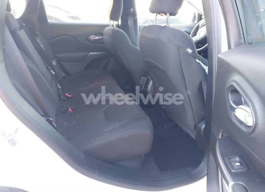 Photo 8 of 2020 Jeep Cherokee LATITUDE FWD (VIN 1C4PJLCBXLD640272)