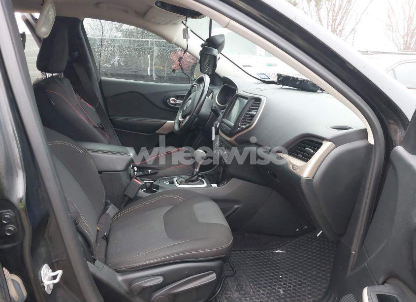 Photo 5 of 2017 Jeep Cherokee LATITUDE FWD (VIN 1C4PJLCS0HW574200)