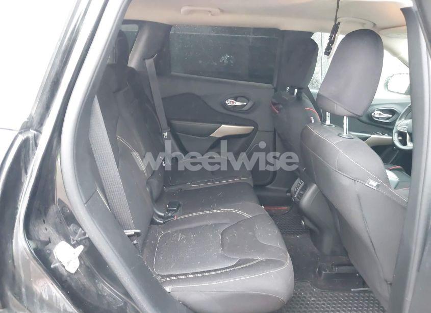 Photo 8 of 2017 Jeep Cherokee LATITUDE FWD (VIN 1C4PJLCS0HW574200)