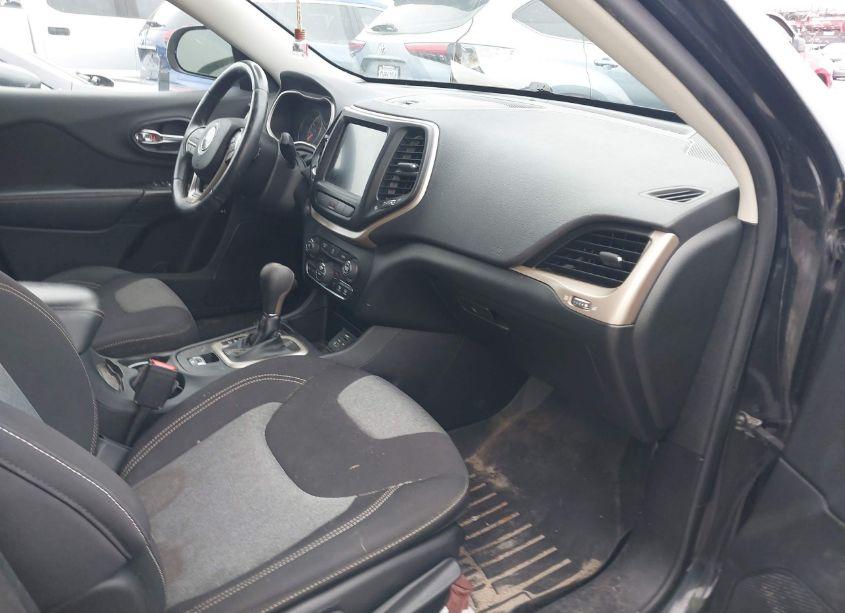 Photo 5 of 2014 Jeep Cherokee LATITUDE (VIN 1C4PJLCS1EW122994)