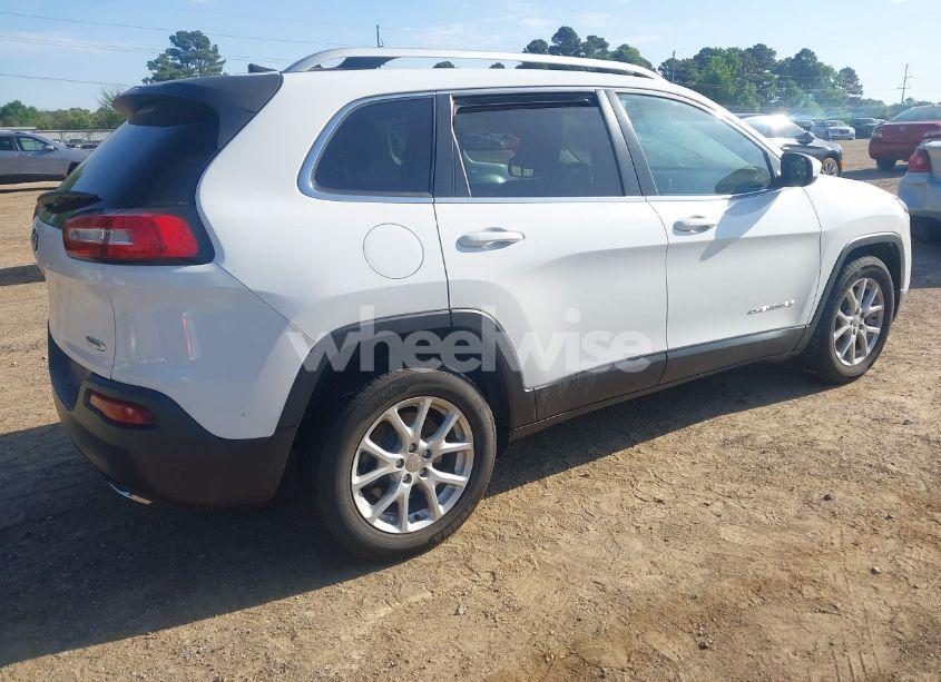 Photo 4 of 2016 Jeep Cherokee LATITUDE (VIN 1C4PJLCS1GW320140)