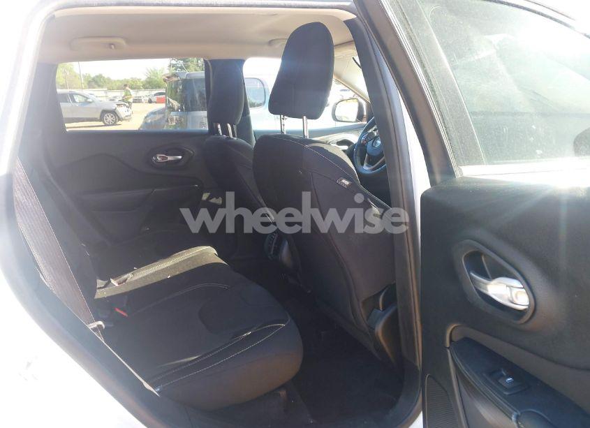 Photo 8 of 2016 Jeep Cherokee LATITUDE (VIN 1C4PJLCS1GW320140)