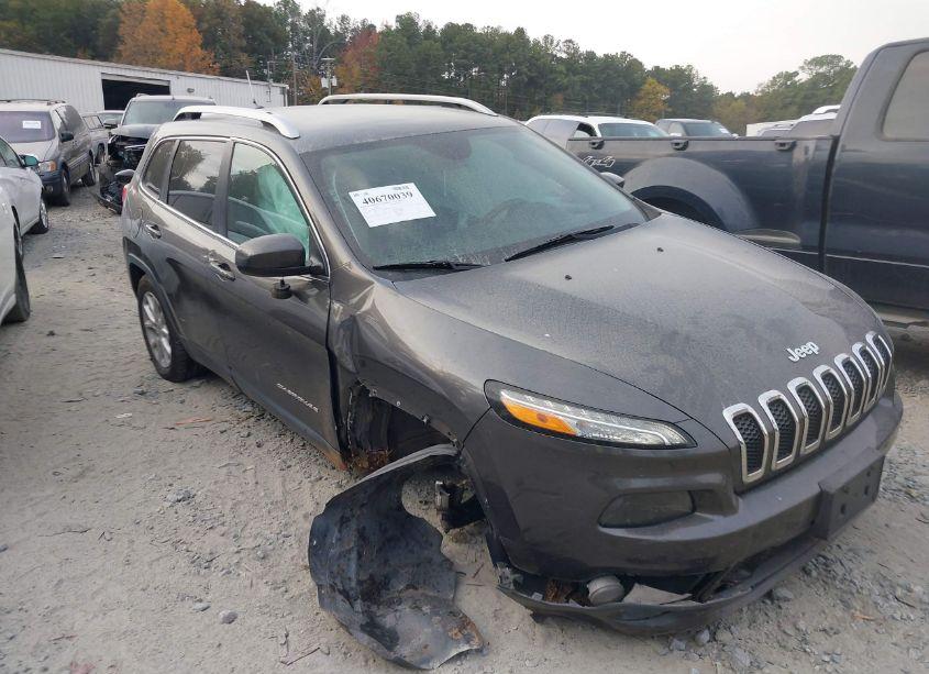2016 Jeep Cherokee LATITUDE (VIN 1C4PJLCS1GW363666) main photo