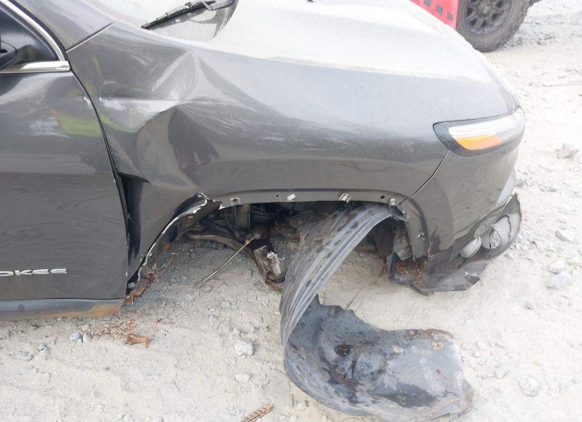 Photo 6 of 2016 Jeep Cherokee LATITUDE (VIN 1C4PJLCS1GW363666)