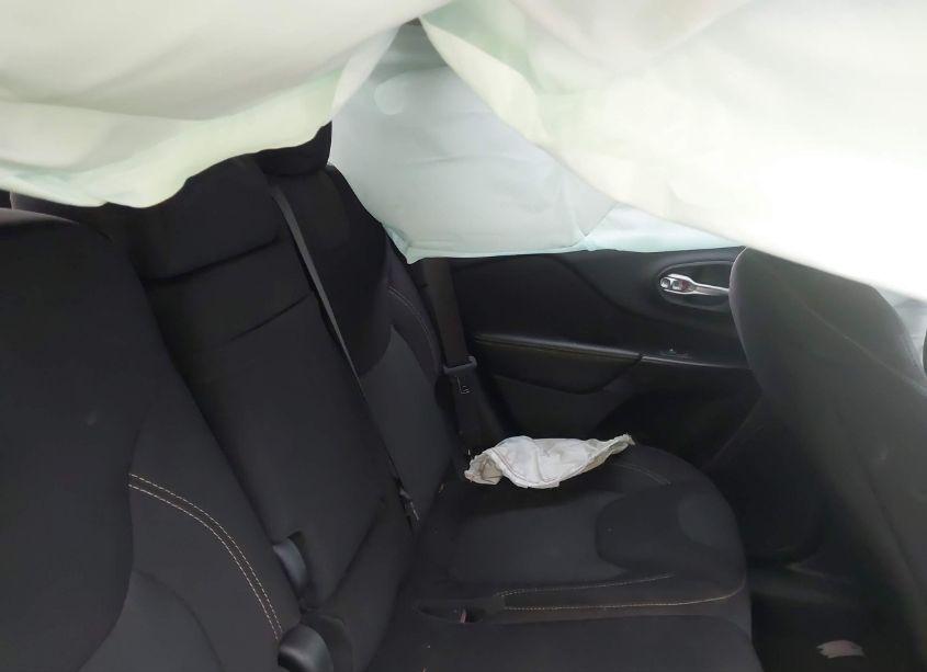 Photo 8 of 2016 Jeep Cherokee LATITUDE (VIN 1C4PJLCS1GW363666)