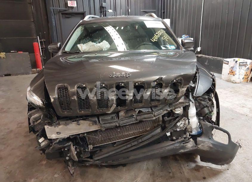 Photo 11 of 2017 Jeep Cherokee LATITUDE FWD (VIN 1C4PJLCS1HW592799)