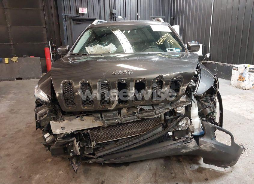 Photo 6 of 2017 Jeep Cherokee LATITUDE FWD (VIN 1C4PJLCS1HW592799)