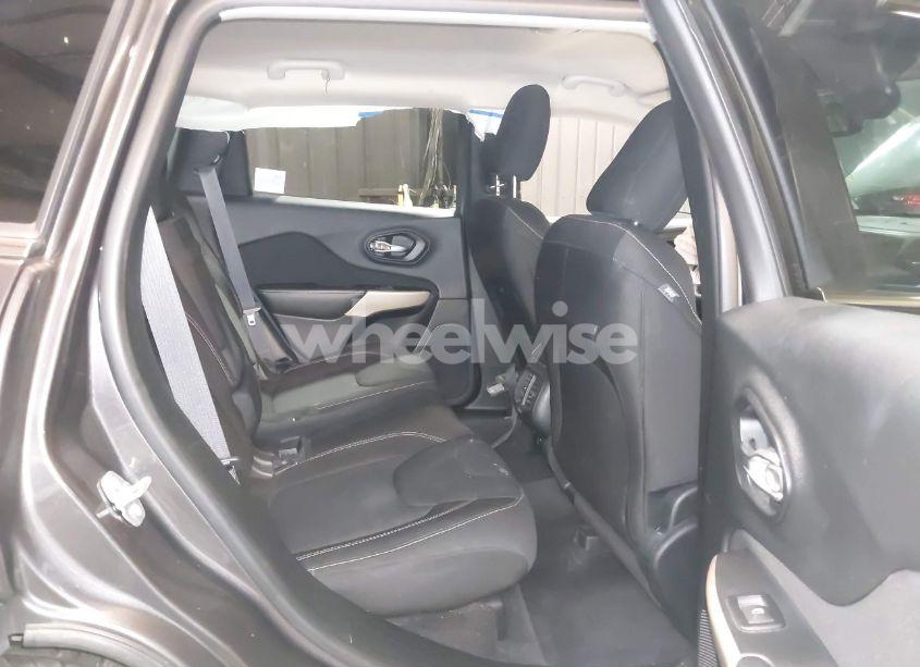 Photo 8 of 2017 Jeep Cherokee LATITUDE FWD (VIN 1C4PJLCS1HW592799)