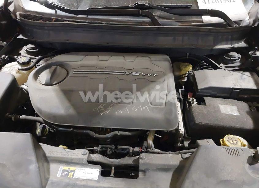 Photo 10 of 2015 Jeep Cherokee LATITUDE (VIN 1C4PJLCS2FW531636)