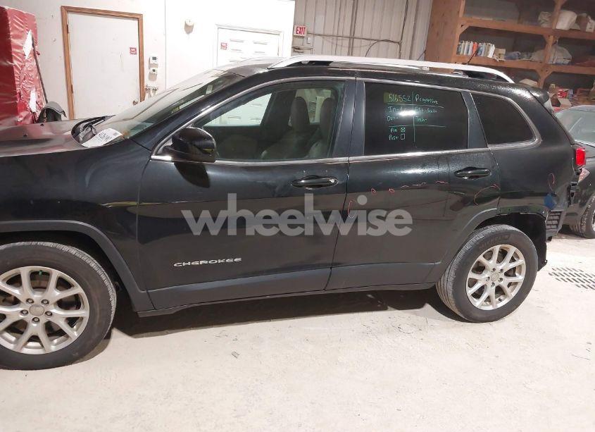 Photo 15 of 2015 Jeep Cherokee LATITUDE (VIN 1C4PJLCS2FW531636)