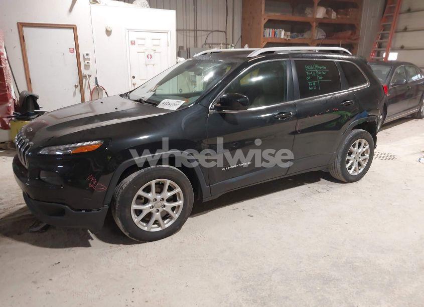 Photo 2 of 2015 Jeep Cherokee LATITUDE (VIN 1C4PJLCS2FW531636)