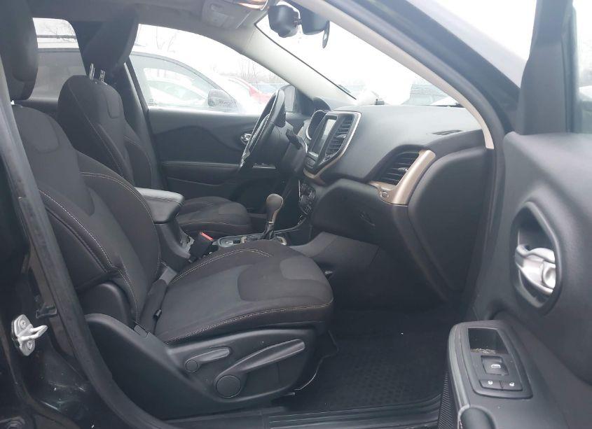 Photo 5 of 2015 Jeep Cherokee LATITUDE (VIN 1C4PJLCS2FW700585)