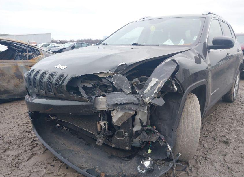 Photo 6 of 2015 Jeep Cherokee LATITUDE (VIN 1C4PJLCS2FW700585)