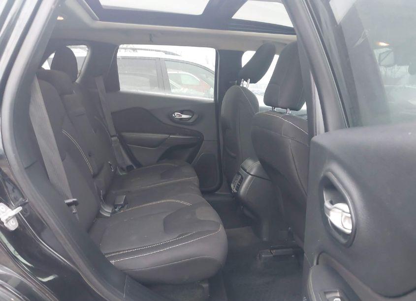 Photo 8 of 2015 Jeep Cherokee LATITUDE (VIN 1C4PJLCS2FW700585)