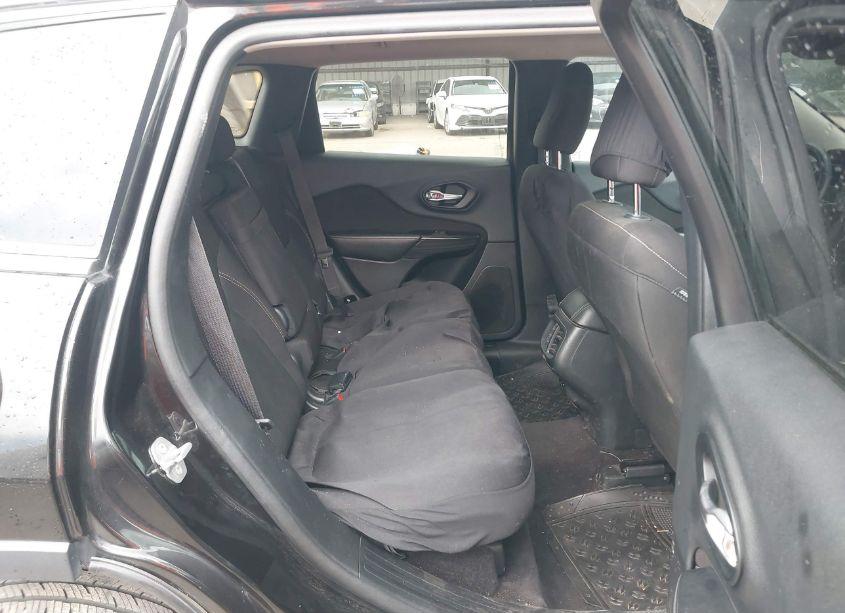 Photo 8 of 2016 Jeep Cherokee LATITUDE (VIN 1C4PJLCS2GW177862)