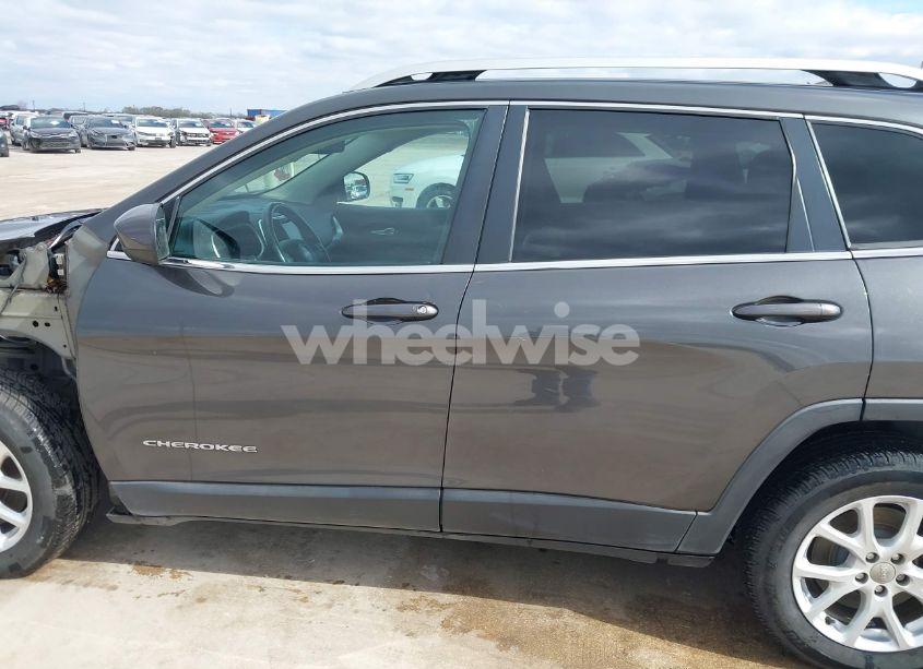 Photo 15 of 2016 Jeep Cherokee LATITUDE (VIN 1C4PJLCS2GW190322)