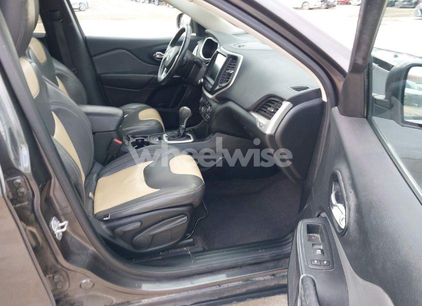 Photo 5 of 2016 Jeep Cherokee LATITUDE (VIN 1C4PJLCS2GW190322)