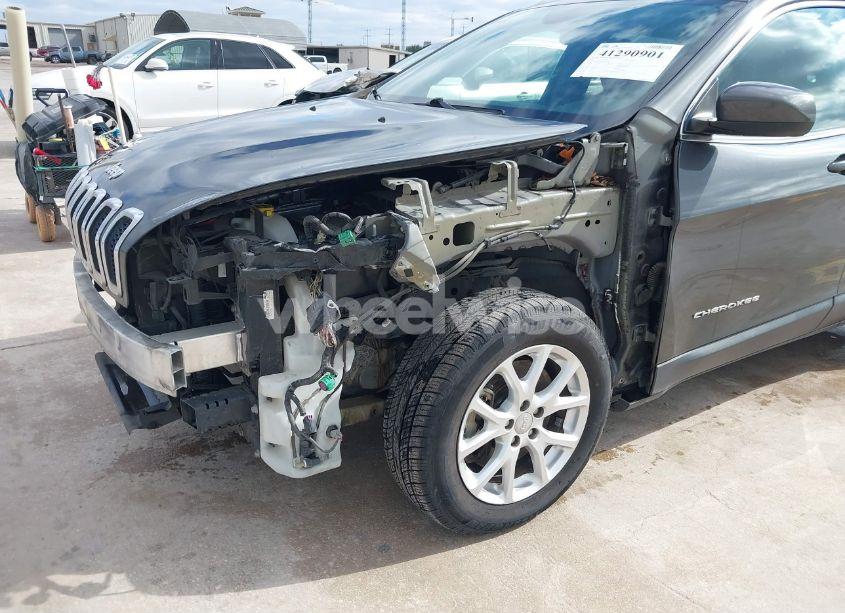 Photo 6 of 2016 Jeep Cherokee LATITUDE (VIN 1C4PJLCS2GW190322)
