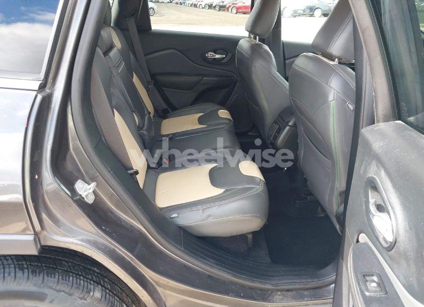 Photo 8 of 2016 Jeep Cherokee LATITUDE (VIN 1C4PJLCS2GW190322)