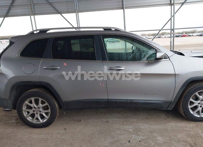 Photo 14 of 2017 Jeep Cherokee LATITUDE FWD (VIN 1C4PJLCS2HW596098)