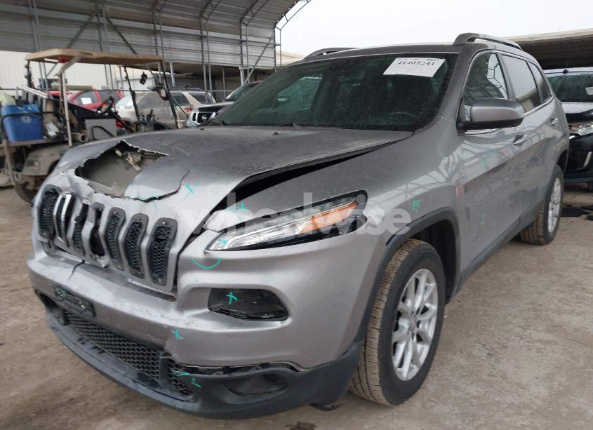 Photo 2 of 2017 Jeep Cherokee LATITUDE FWD (VIN 1C4PJLCS2HW596098)