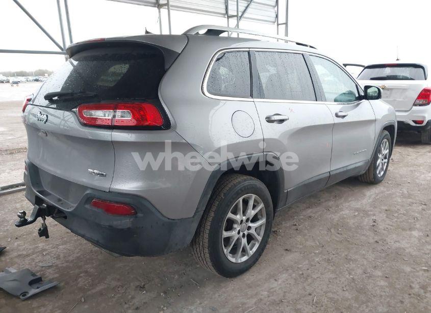 Photo 4 of 2017 Jeep Cherokee LATITUDE FWD (VIN 1C4PJLCS2HW596098)