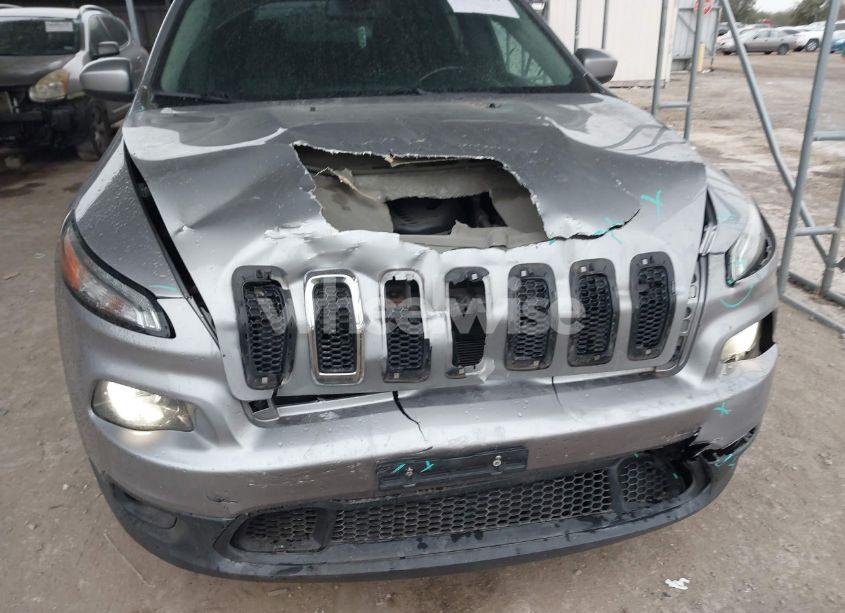 Photo 6 of 2017 Jeep Cherokee LATITUDE FWD (VIN 1C4PJLCS2HW596098)