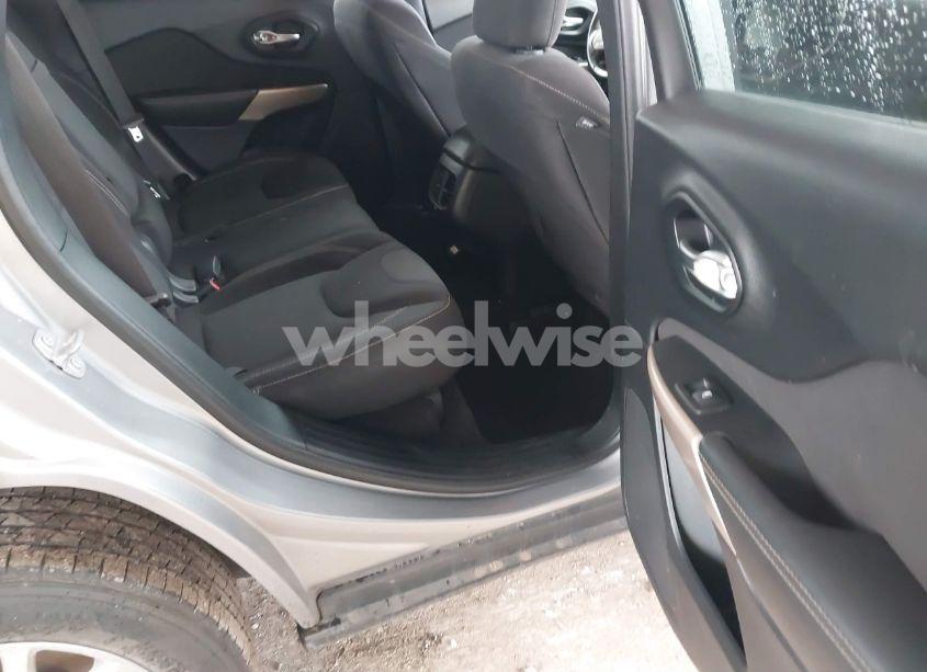 Photo 8 of 2017 Jeep Cherokee LATITUDE FWD (VIN 1C4PJLCS2HW596098)