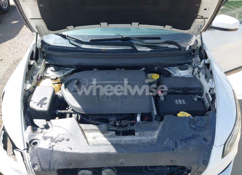 Photo 10 of 2015 Jeep Cherokee LATITUDE (VIN 1C4PJLCS3FW670254)