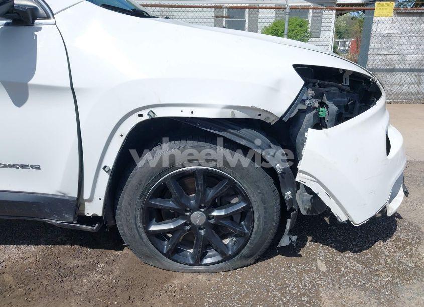 Photo 18 of 2015 Jeep Cherokee LATITUDE (VIN 1C4PJLCS3FW670254)