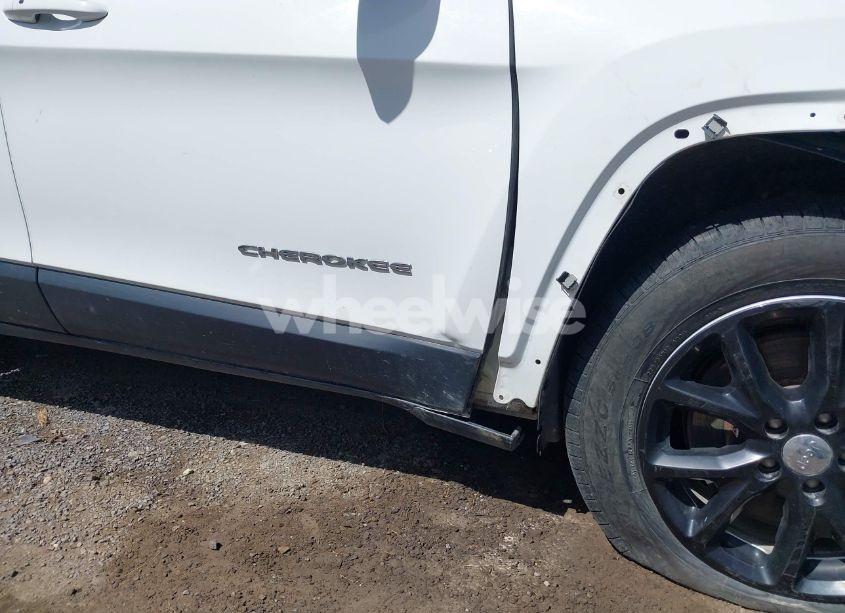 Photo 19 of 2015 Jeep Cherokee LATITUDE (VIN 1C4PJLCS3FW670254)