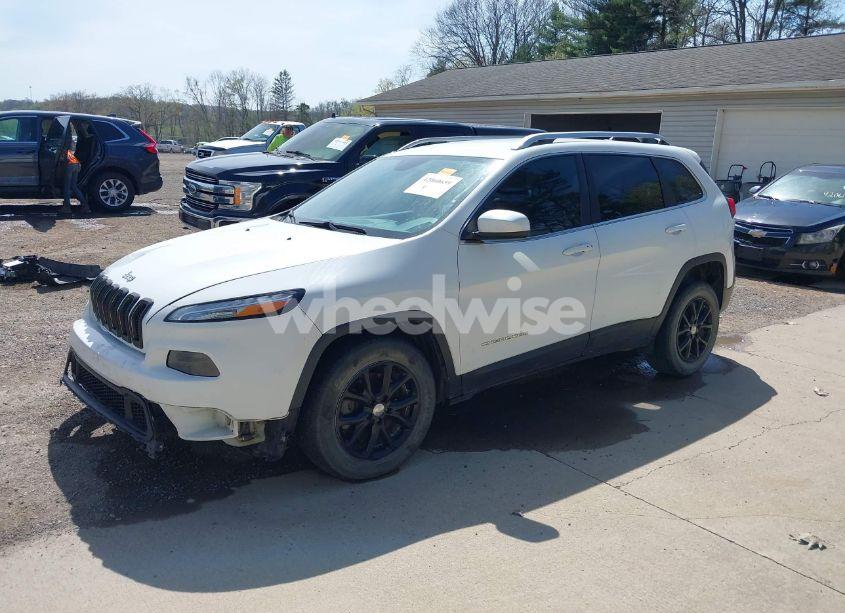 Photo 2 of 2015 Jeep Cherokee LATITUDE (VIN 1C4PJLCS3FW670254)