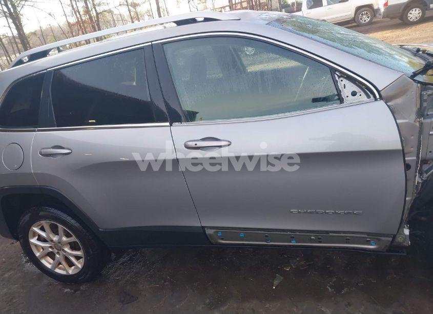 Photo 13 of 2017 Jeep Cherokee LATITUDE FWD (VIN 1C4PJLCS3HW613636)