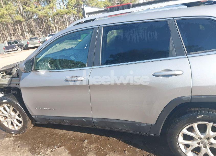 Photo 14 of 2017 Jeep Cherokee LATITUDE FWD (VIN 1C4PJLCS3HW613636)