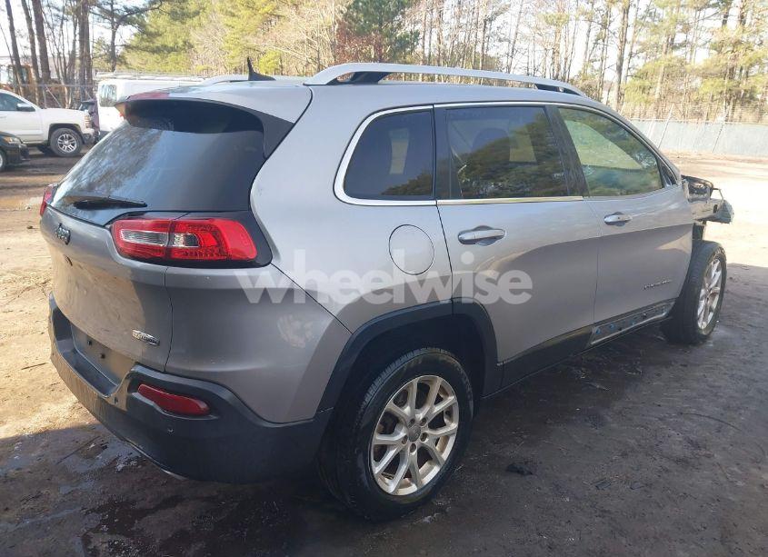 Photo 4 of 2017 Jeep Cherokee LATITUDE FWD (VIN 1C4PJLCS3HW613636)