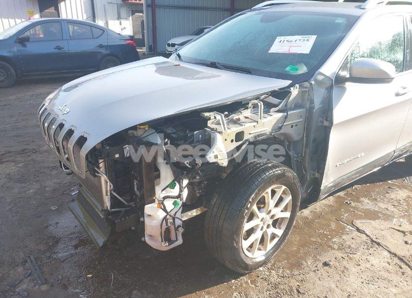 Photo 6 of 2017 Jeep Cherokee LATITUDE FWD (VIN 1C4PJLCS3HW613636)