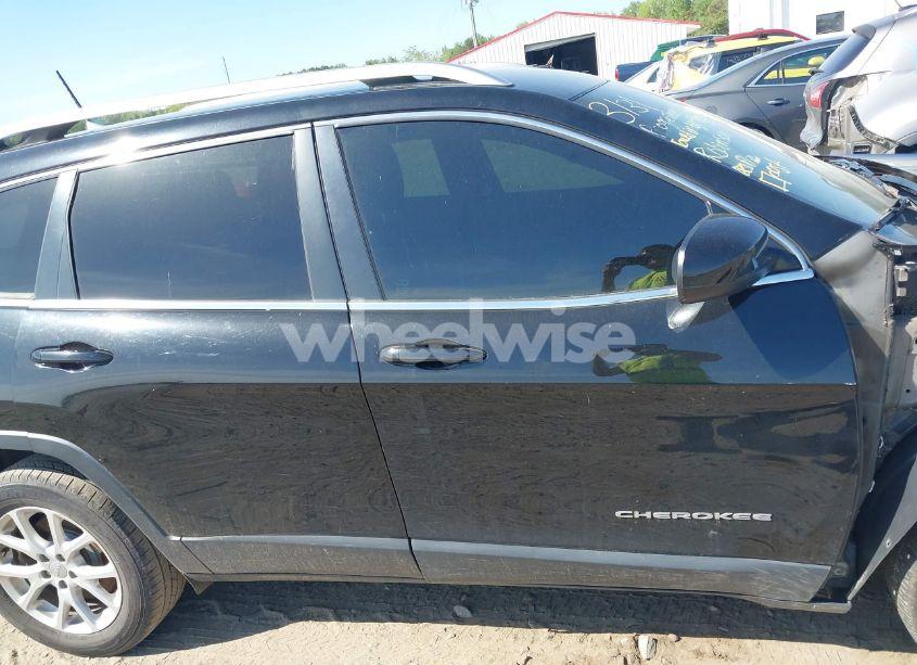 Photo 13 of 2017 Jeep Cherokee LATITUDE FWD (VIN 1C4PJLCS3HW669639)