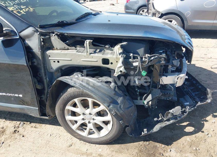 Photo 17 of 2017 Jeep Cherokee LATITUDE FWD (VIN 1C4PJLCS3HW669639)