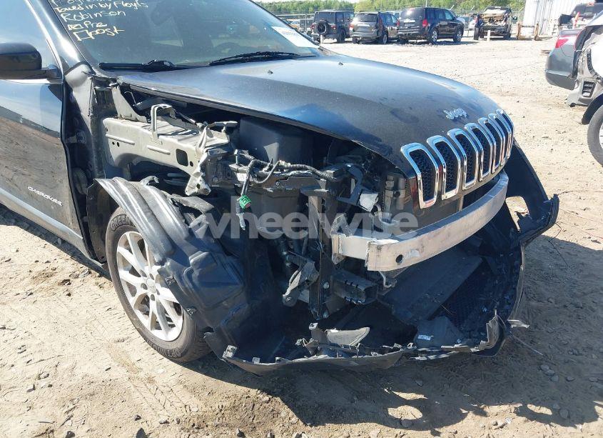 Photo 6 of 2017 Jeep Cherokee LATITUDE FWD (VIN 1C4PJLCS3HW669639)