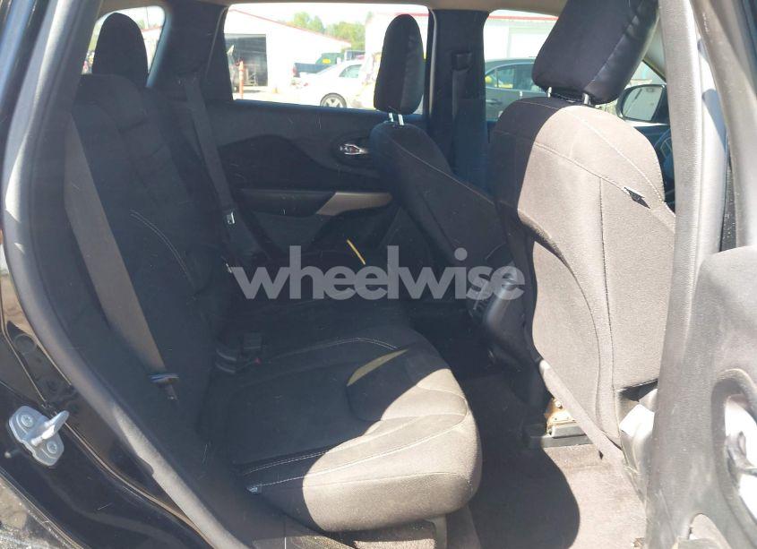 Photo 8 of 2017 Jeep Cherokee LATITUDE FWD (VIN 1C4PJLCS3HW669639)