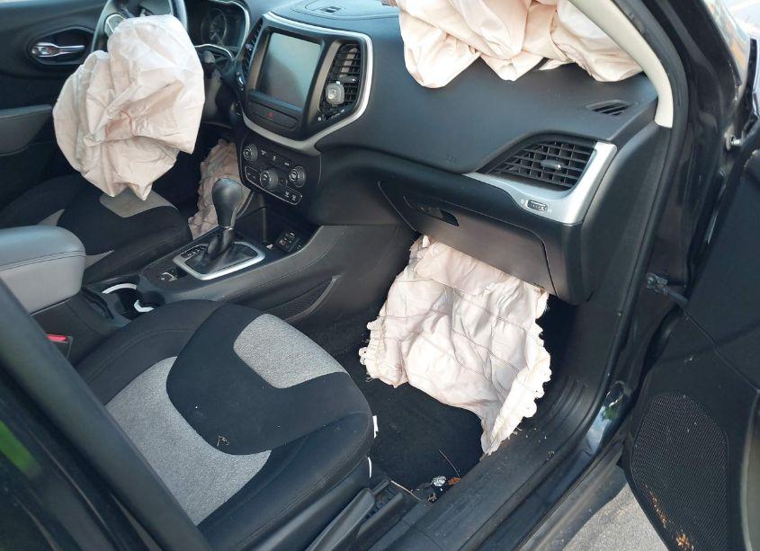 Photo 5 of 2014 Jeep Cherokee LATITUDE (VIN 1C4PJLCS4EW148716)