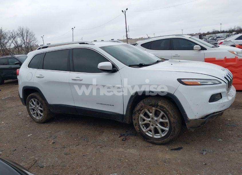 Photo 13 of 2016 Jeep Cherokee LATITUDE (VIN 1C4PJLCS4GW114486)