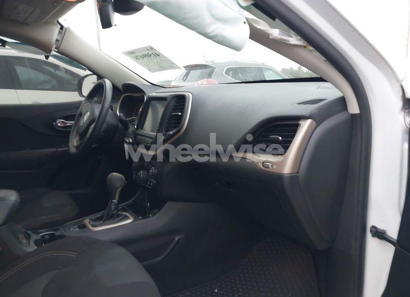 Photo 5 of 2016 Jeep Cherokee LATITUDE (VIN 1C4PJLCS4GW114486)