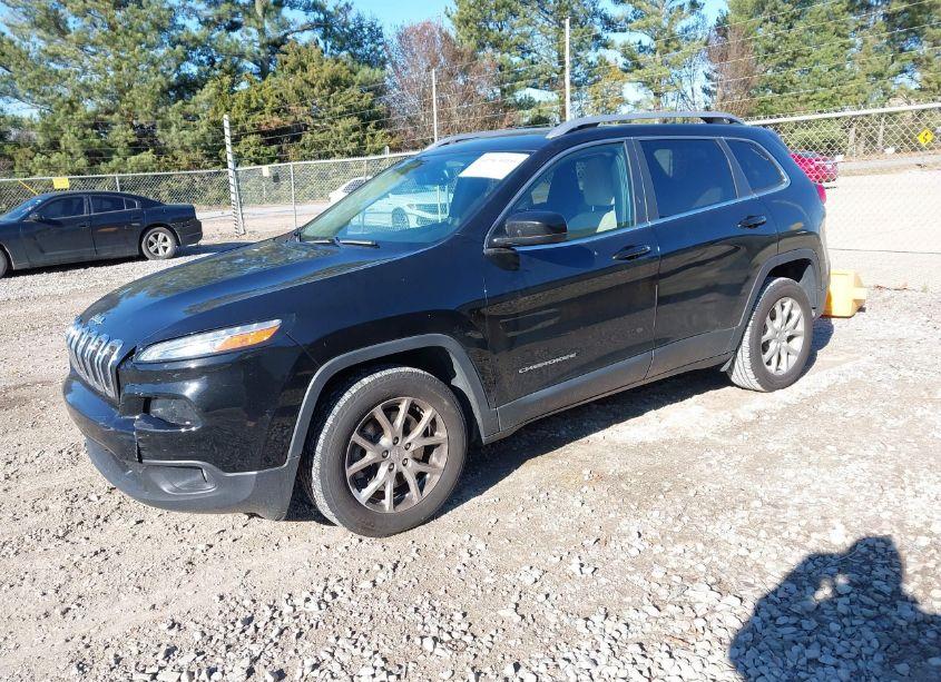 Photo 2 of 2017 Jeep Cherokee LATITUDE FWD (VIN 1C4PJLCS4HW640229)