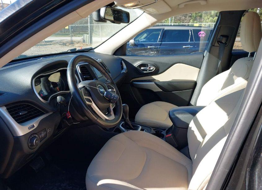 Photo 5 of 2017 Jeep Cherokee LATITUDE FWD (VIN 1C4PJLCS4HW640229)